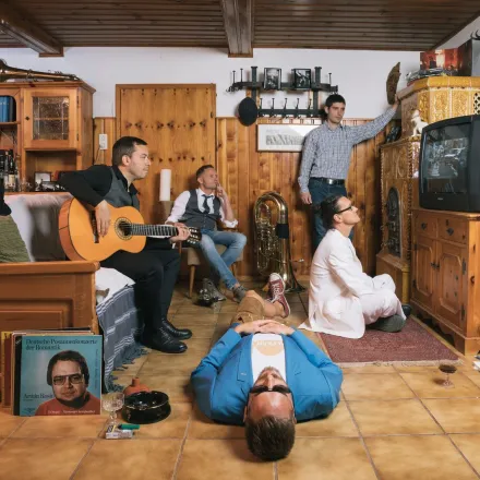 Alpkan Musik von irgendwo zwischen Alpen und Balkan